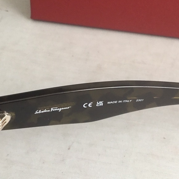 SALVATORE FERRAGAMO SUNGLASSES LADIES. - Picture 4 of 7